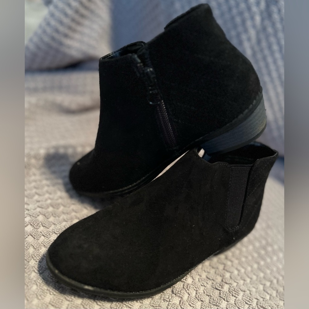 Girls' Aleah Microfiber Chelsea Booties - Cat & Jack Black Size 1